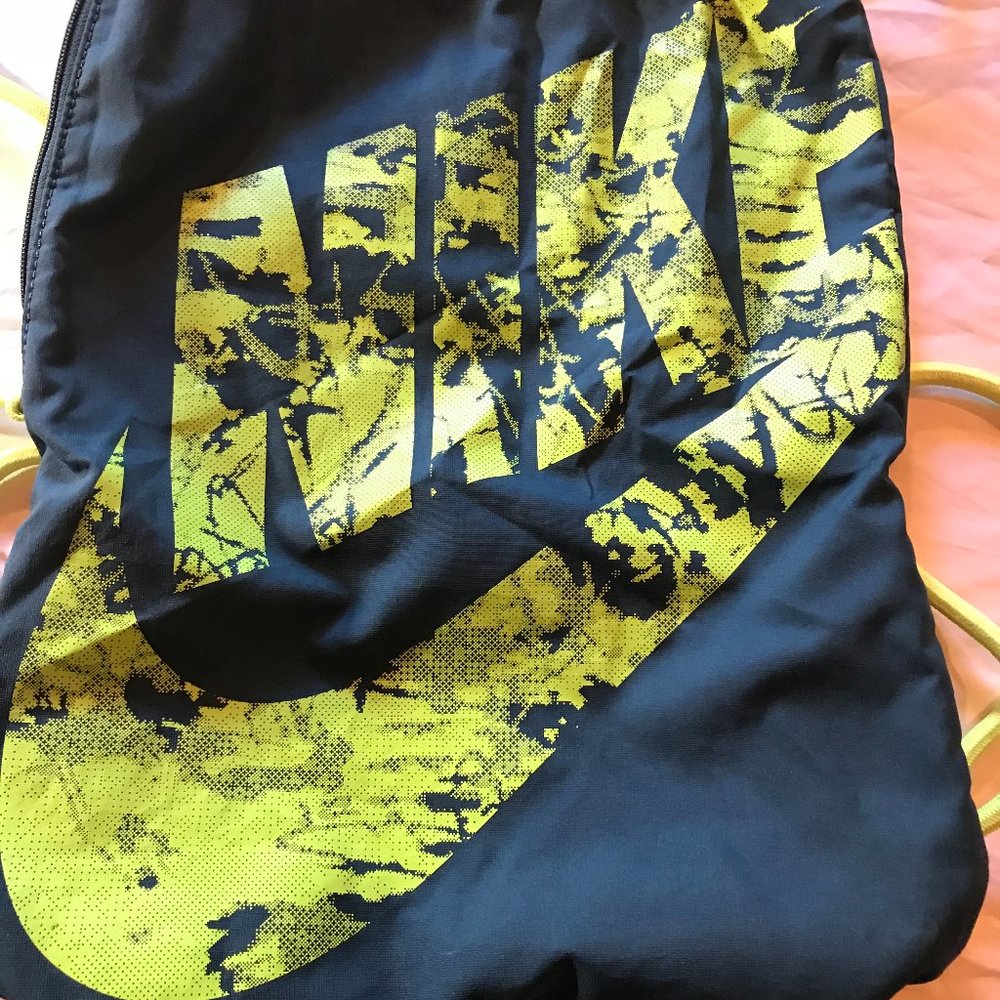 Nike Drawstring Back Bag With Unique Design - image 3